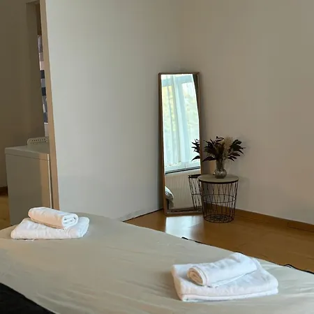 Apartment L&l 1 *