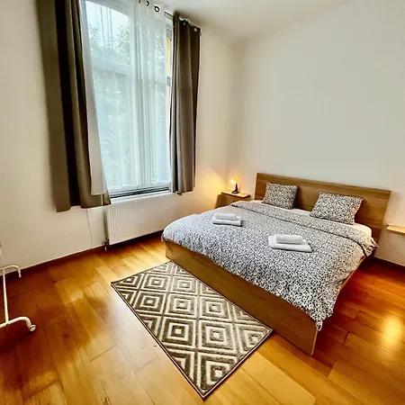 Apartment L&l 1 *